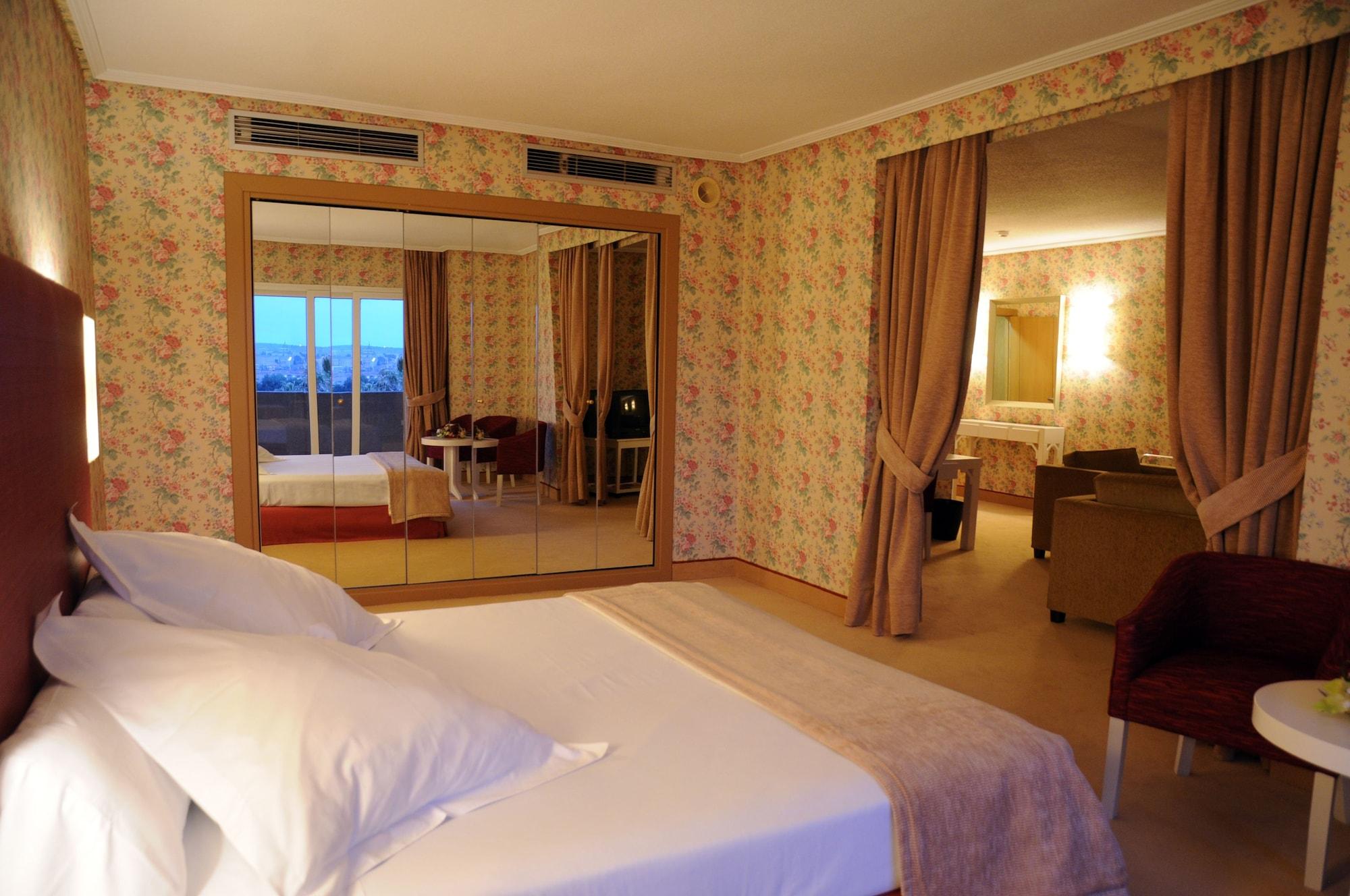 Beatriz Auditorium & Hotel 4*