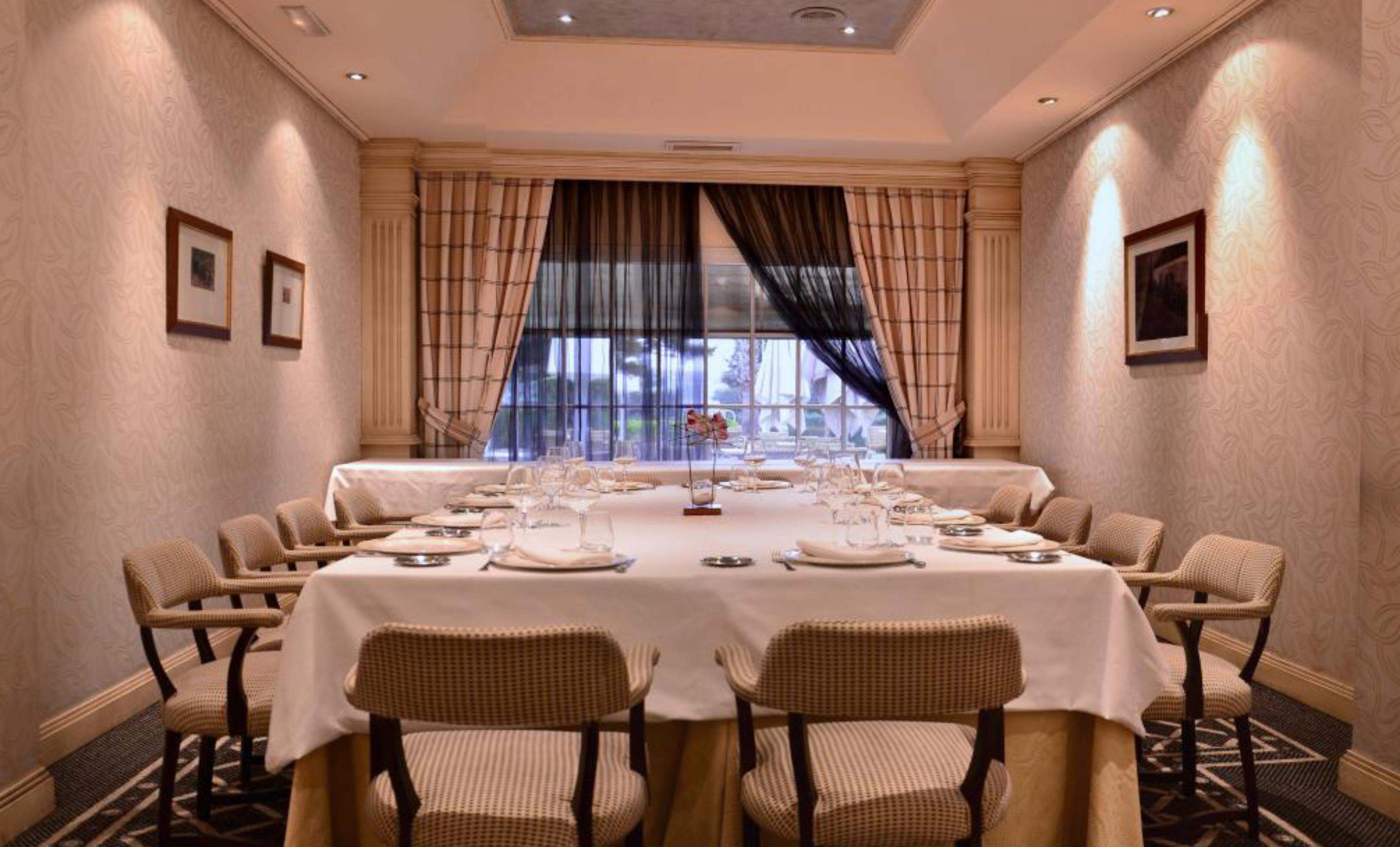 Hotel Beatriz Auditorium & 4*